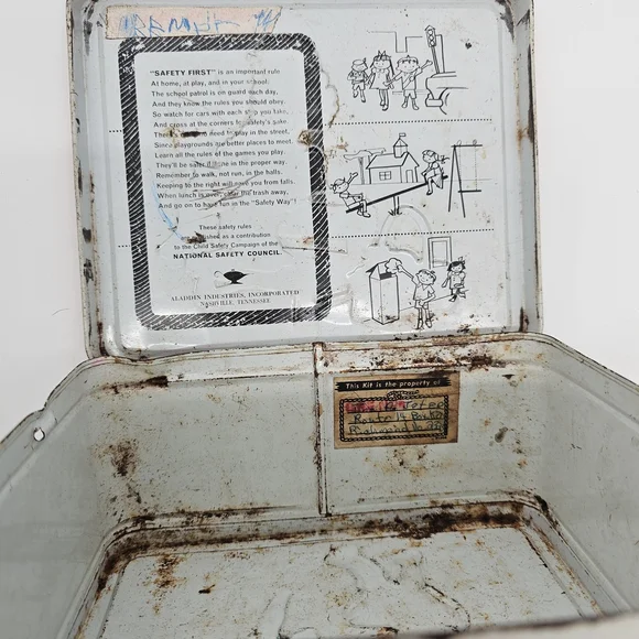 Holly Hobbie Vintage Metal Lunchbox & Thermos Set - Picture 8 of 14